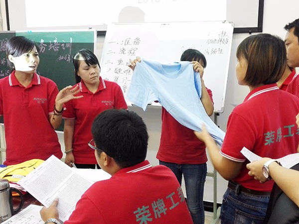 华体网页版登录入口员工培训现场